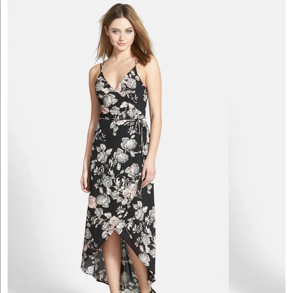 ASTR Front Tie Waist Dress| Black Floral Print